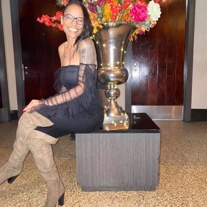 Meet your Posher, Dineen